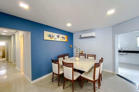 Apartamento à venda com 205m², 3 quartos e 2 vagas Apartamento à venda com 205m², 3 quartos e 2 vagasSala