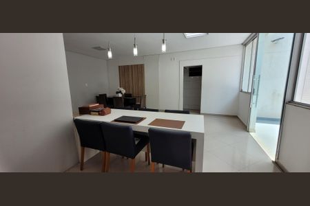 Casa para alugar com 201m², 4 quartos e 4 vagasCozinha 