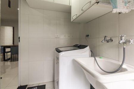 Casa de condomínio à venda com 106m², 3 quartos e 4 vagasÁrea de Serviço 