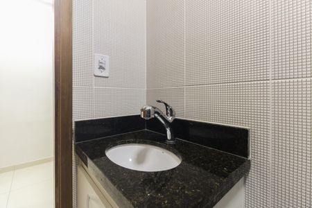 Casa de condomínio à venda com 106m², 3 quartos e 4 vagasBanheiro Social 