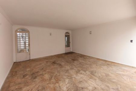 Casa para alugar com 252m², 3 quartos e 4 vagasQuintal - Garagem