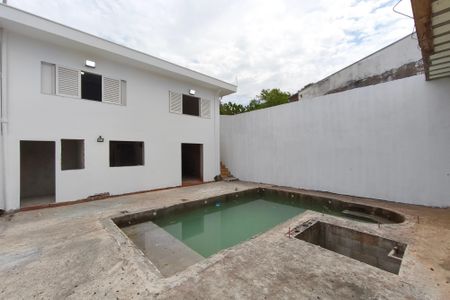 Casa para alugar com 252m², 3 quartos e 4 vagasQuintal - Psicina