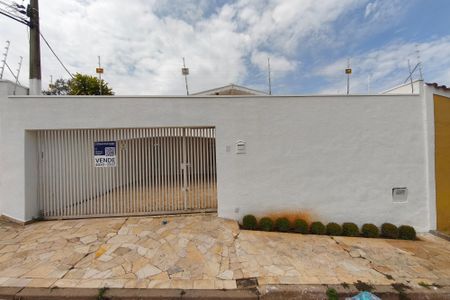 Casa para alugar com 252m², 3 quartos e 4 vagasFachada