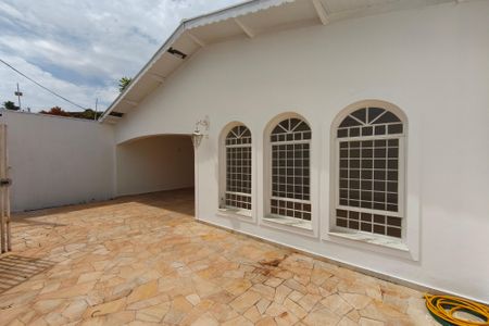 Casa para alugar com 252m², 3 quartos e 4 vagasQuintal - Garagem