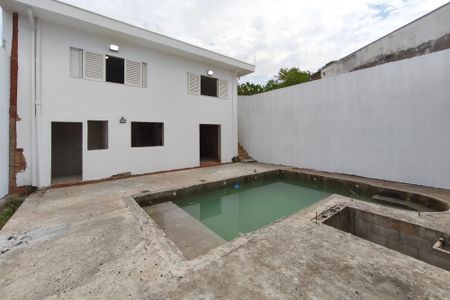 Casa para alugar com 252m², 3 quartos e 4 vagasQuintal - Psicina