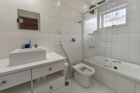 Casa para alugar com 252m², 3 quartos e 4 vagasBanheiro Suíte