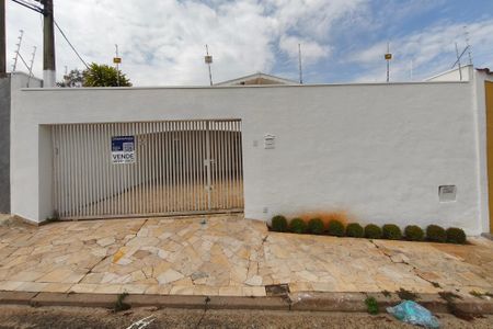 Casa para alugar com 252m², 3 quartos e 4 vagasFachada