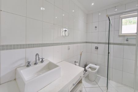 Casa para alugar com 252m², 3 quartos e 4 vagasBanheiro Social