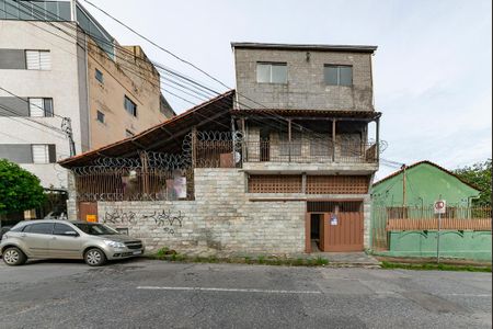 Casa à venda com 518m², 5 quartos e 6 vagas Casa à venda com 518m², 5 quartos e 6 vagasFachada