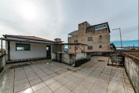 Casa à venda com 518m², 5 quartos e 6 vagas Casa à venda com 518m², 5 quartos e 6 vagasTerraço