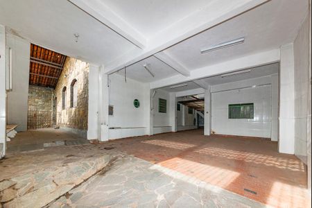 Casa à venda com 518m², 5 quartos e 6 vagas Casa à venda com 518m², 5 quartos e 6 vagasGaragem