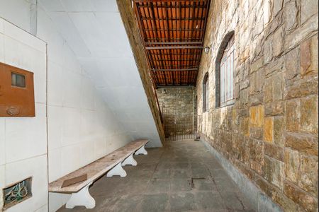Casa à venda com 518m², 5 quartos e 6 vagas Casa à venda com 518m², 5 quartos e 6 vagasGaragem