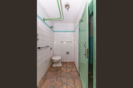 Casa à venda com 518m², 5 quartos e 6 vagas Casa à venda com 518m², 5 quartos e 6 vagasBanheiro Social 2