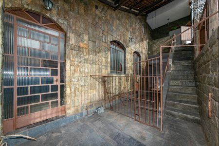 Casa à venda com 518m², 5 quartos e 6 vagas Casa à venda com 518m², 5 quartos e 6 vagasEntrada
