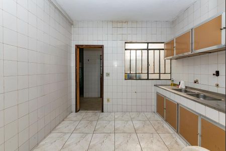 Casa à venda com 518m², 5 quartos e 6 vagas Casa à venda com 518m², 5 quartos e 6 vagasCozinha