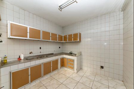 Casa à venda com 518m², 5 quartos e 6 vagas Casa à venda com 518m², 5 quartos e 6 vagasCozinha