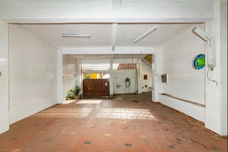 Casa à venda com 518m², 5 quartos e 6 vagas Casa à venda com 518m², 5 quartos e 6 vagasGaragem