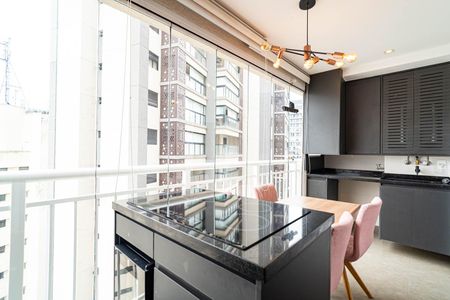 Apartamento à venda com 36m², 1 quarto e 2 vagas Apartamento à venda com 36m², 1 quarto e 2 vagasCozinha e Varanda