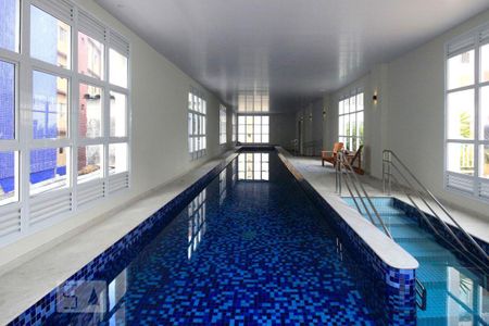 Apartamento à venda com 36m², 1 quarto e 2 vagas Apartamento à venda com 36m², 1 quarto e 2 vagasÁrea comum - Piscina