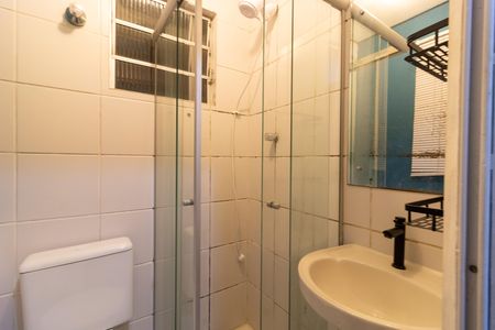 Banheiro de kitnet/studio para alugar com 1 quarto, 23m² em Cidade Baixa, Porto Alegre