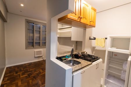 Cozinha de kitnet/studio para alugar com 1 quarto, 23m² em Cidade Baixa, Porto Alegre