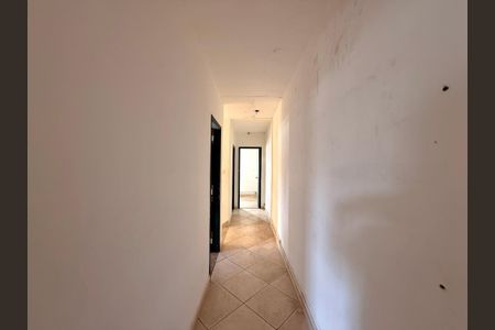 Casa à venda com 136m², 3 quartos e 2 vagas Casa à venda com 136m², 3 quartos e 2 vagasCorredor Quartos