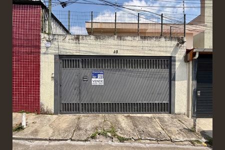 Casa à venda com 136m², 3 quartos e 2 vagas Casa à venda com 136m², 3 quartos e 2 vagasFachada