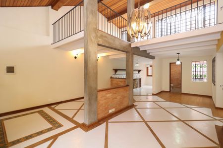 Sala de casa à venda com 4 quartos, 231m² em Pinheiros, São Paulo