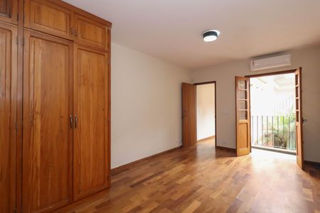 Casa para alugar com 231m², 4 quartos e 4 vagasSuíte 1