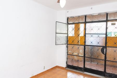 Casa para alugar com 105m², 2 quartos e 2 vagasSala