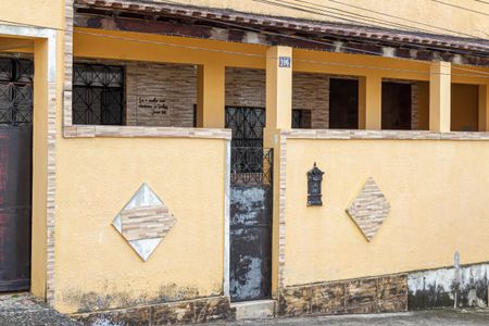 Casa para alugar com 105m², 2 quartos e 2 vagasFachada