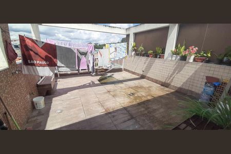 Casa à venda com 300m², 5 quartos e 2 vagas Casa à venda com 300m², 5 quartos e 2 vagasVaranda