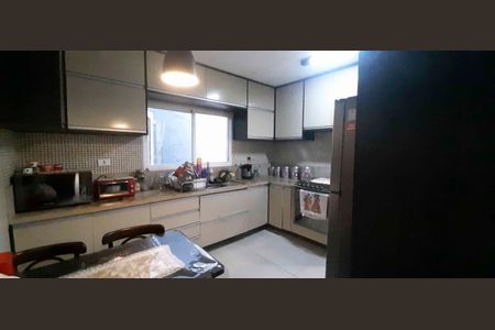 Casa à venda com 300m², 5 quartos e 2 vagas Casa à venda com 300m², 5 quartos e 2 vagasCozinha