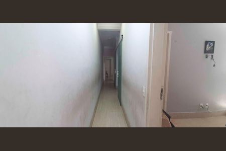 Casa à venda com 300m², 5 quartos e 2 vagas Casa à venda com 300m², 5 quartos e 2 vagasCorredor