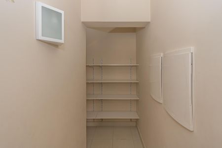 Casa de condomínio para alugar com 300m², 3 quartos e 2 vagas Casa de condomínio para alugar com 300m², 3 quartos e 2 vagasDispensa