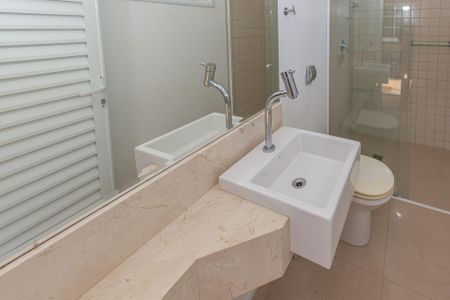 Casa de condomínio para alugar com 300m², 3 quartos e 2 vagas Casa de condomínio para alugar com 300m², 3 quartos e 2 vagasBanheiro Externo