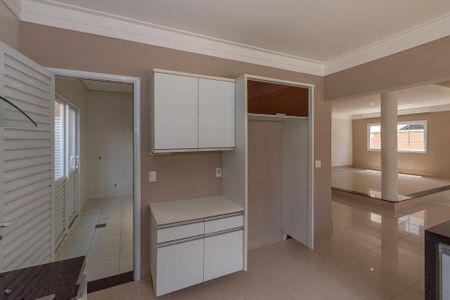 Casa de condomínio para alugar com 300m², 3 quartos e 2 vagas Casa de condomínio para alugar com 300m², 3 quartos e 2 vagasCozinha