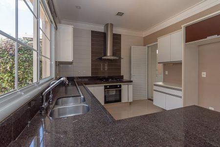 Casa de condomínio para alugar com 300m², 3 quartos e 2 vagas Casa de condomínio para alugar com 300m², 3 quartos e 2 vagasCozinha