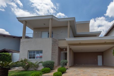 Casa de condomínio para alugar com 300m², 3 quartos e 2 vagas Casa de condomínio para alugar com 300m², 3 quartos e 2 vagasFachada