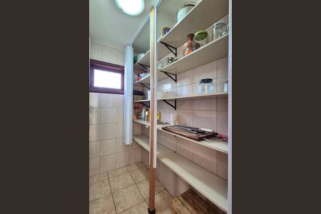 Casa de condomínio para alugar com 570m², 5 quartos e 9 vagasDespensa 