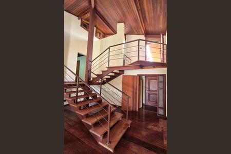 Casa de condomínio para alugar com 570m², 5 quartos e 9 vagasDetalhe da Sala 