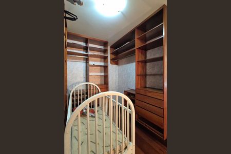 Casa de condomínio para alugar com 570m², 5 quartos e 9 vagasCloset da Suíte 3 