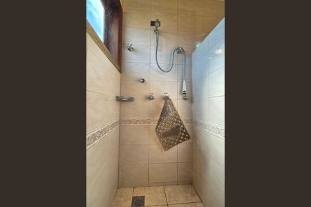 Casa de condomínio para alugar com 570m², 5 quartos e 9 vagasBanheiro da Suíte 2