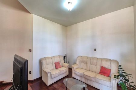 Casa de condomínio para alugar com 570m², 5 quartos e 9 vagasSala de TV