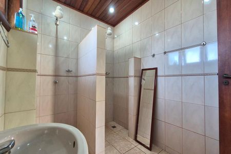 Casa de condomínio para alugar com 570m², 5 quartos e 9 vagasBanheiro da Piscina 