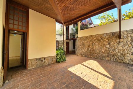 Casa de condomínio para alugar com 570m², 5 quartos e 9 vagasGaragem 