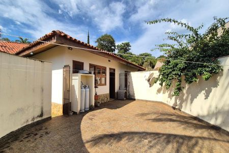 Casa de condomínio para alugar com 570m², 5 quartos e 9 vagasÁrea de Serviço
