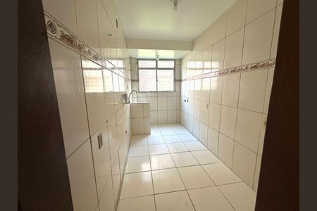 Cozinha  de apartamento à venda com 1 quarto, 34m² em Vila Ipiranga, Porto Alegre