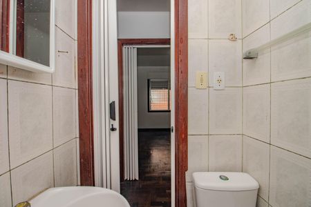 Banheiro de apartamento para alugar com 1 quarto, 34m² em Vila Ipiranga, Porto Alegre
