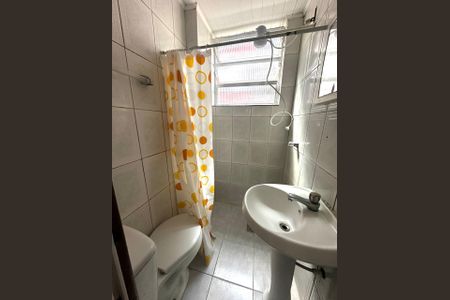 Banheiro  de apartamento à venda com 1 quarto, 34m² em Vila Ipiranga, Porto Alegre